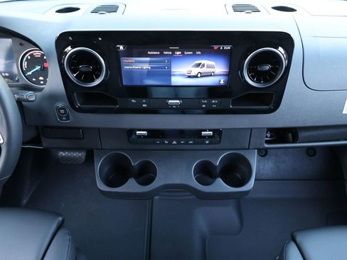 Used 2024 Mercedes-Benz eSprinter 170 Cargo image 18