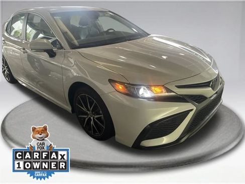 Used 2024 Toyota Camry SE w/ Convenience Package FWD image 2