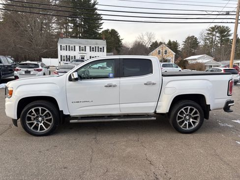 Used 2022 GMC Canyon Denali image 2