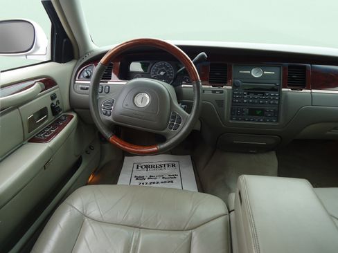 Used 2003 Lincoln Town Car Cartier RWD image 12
