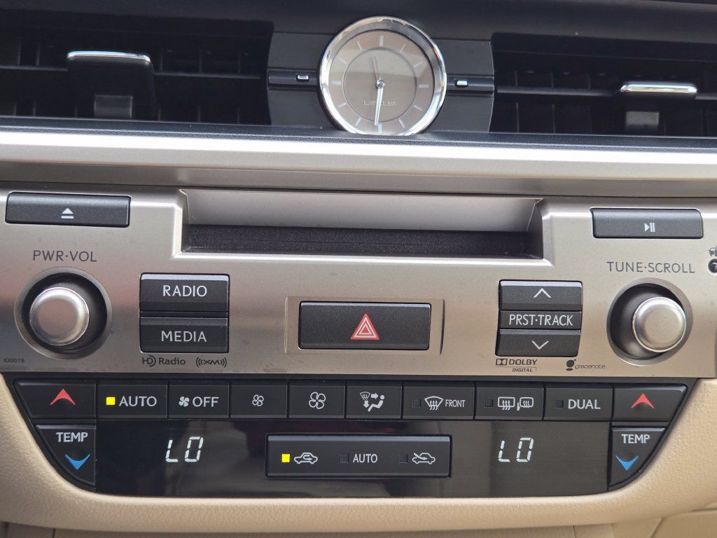 Used 2013 Lexus ES 300h w/ Luxury Pkg FWD image 17
