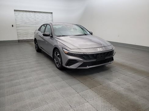Used 2025 Hyundai Elantra Sport FWD image 13