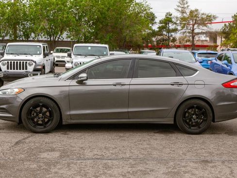 Used 2014 Ford Fusion SE FWD image 8