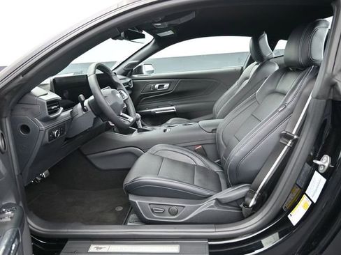 Used 2025 Ford Mustang Premium image 34