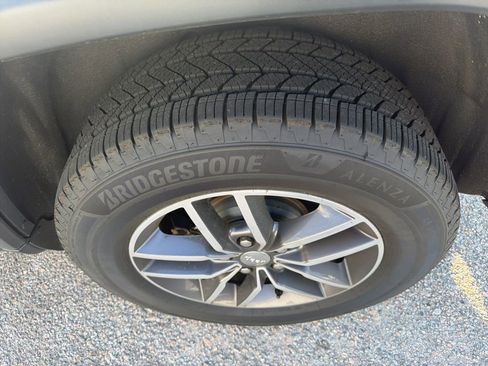 Used 2017 Jeep Grand Cherokee Limited image 13