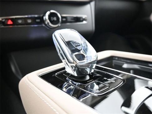 New 2026 Volvo XC90 B6 Plus w/ Protection Package Premier image 12