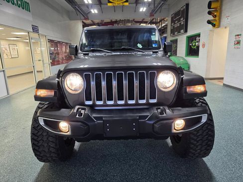 Used 2019 Jeep Wrangler Unlimited Sahara w/ Uconnect 4C Nav & Sound Group AWD/4WD image 3