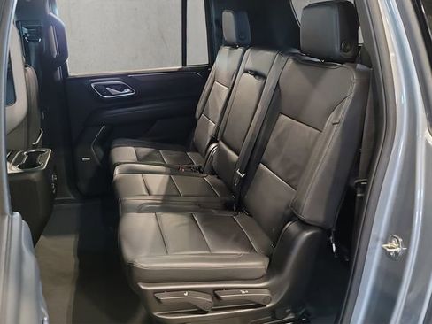 Used 2024 Chevrolet Suburban LT image 31
