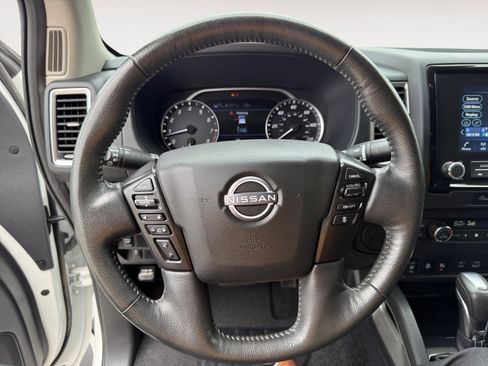 Used 2023 Nissan Frontier SV w/ SV Convenience Package RWD image 13