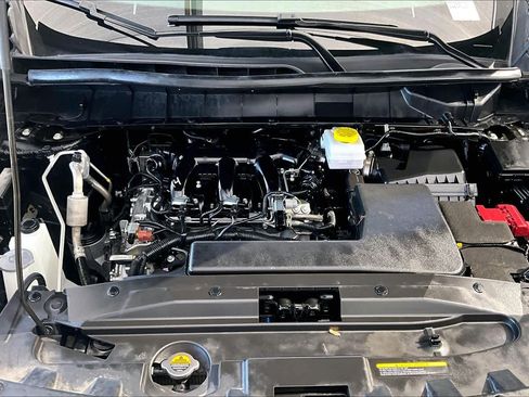 Certified 2025 Nissan Pathfinder S FWD image 31