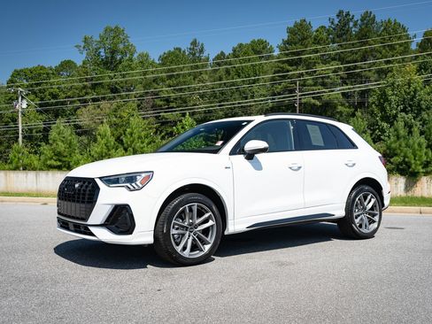 Used 2025 Audi Q3 2.0T Premium w/ Convenience Package AWD/4WD image 3