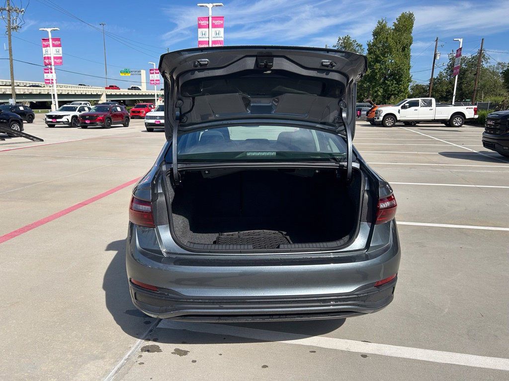 Used 2025 Volkswagen Jetta S FWD image 8