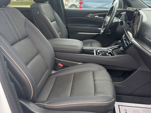 Used 2025 Chevrolet Traverse High Country w/ LPO, Floor Liner Package AWD/4WD image 20