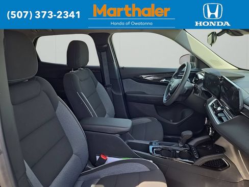 Used 2025 Chevrolet TrailBlazer LT AWD/4WD image 19