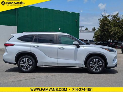 Used 2023 Toyota Highlander XLE FWD image 8