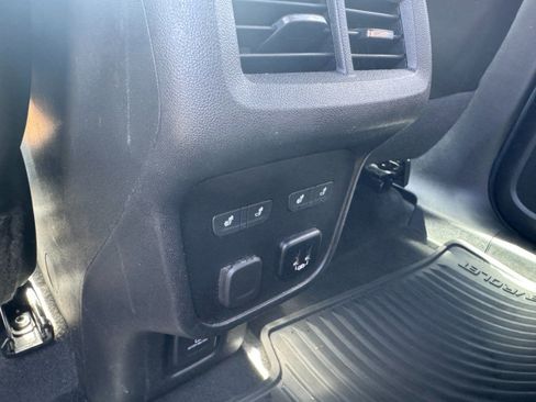 Used 2018 Chevrolet Equinox Premier image 10