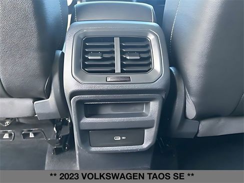 Used 2023 Volkswagen Taos SE w/ Panoramic Sunroof Package image 19