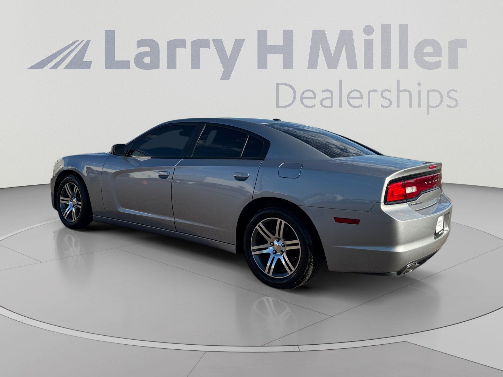 Used 2014 Dodge Charger SXT RWD image 3