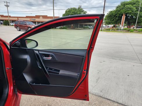 Used 2018 Toyota Corolla iM FWD image 14
