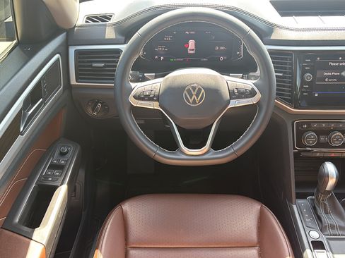 Used 2023 Volkswagen Atlas SE w/ Panoramic Sunroof Package FWD image 19