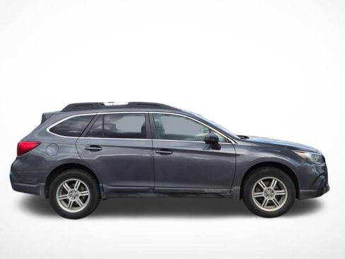 Used 2018 Subaru Outback 2.5i Limited image 3