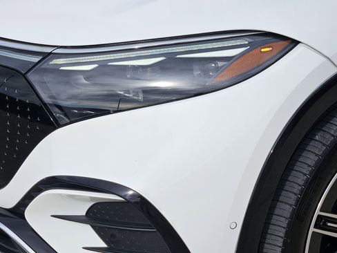 Used 2023 Mercedes-Benz EQS 580 4MATIC SUV image 7