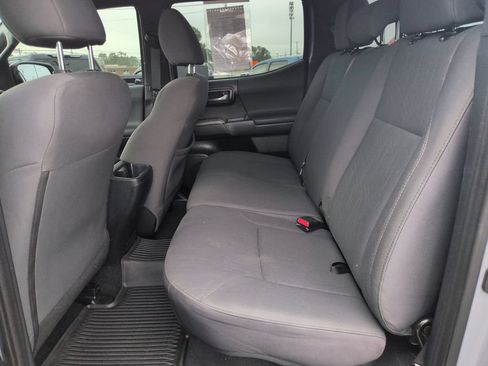 Used 2018 Toyota Tacoma TRD Sport AWD/4WD image 25