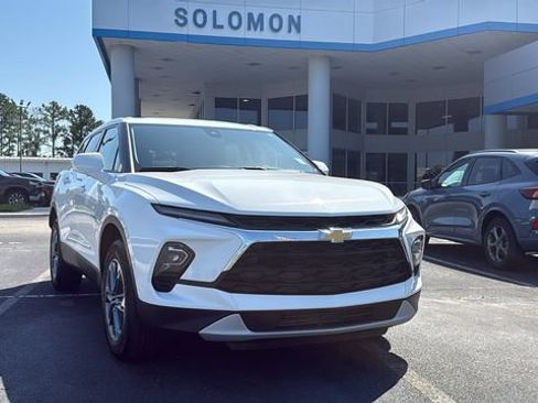 Used 2025 Chevrolet Blazer LT FWD image 1