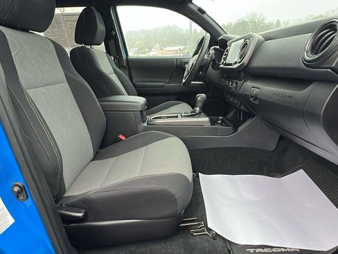Used 2020 Toyota Tacoma TRD Sport image 13