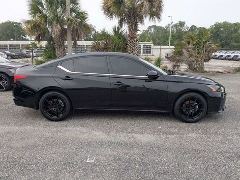 Used 2023 Nissan Altima 2.5 SR w/ SR Premium Package FWD image 3