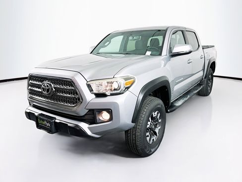 Used 2016 Toyota Tacoma TRD Off-Road image 3