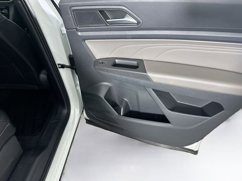 Used 2023 Volkswagen Atlas Cross Sport SE image 28