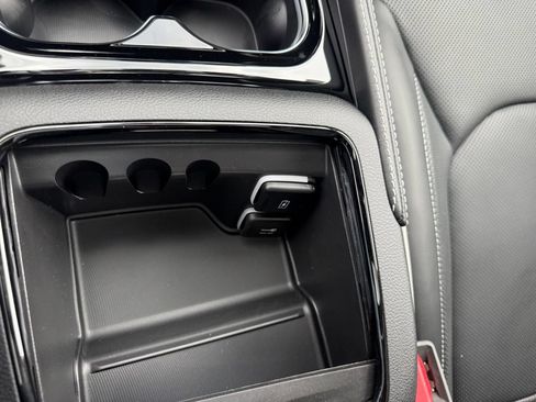 New 2027 Chrysler Pacifica Limited FWD image 21