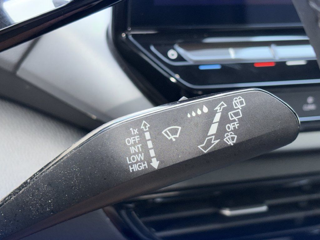 Certified 2023 Volkswagen ID.4 Pro RWD image 18