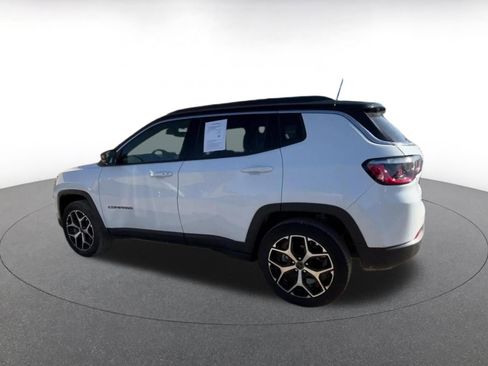 Used 2025 Jeep Compass Limited image 10