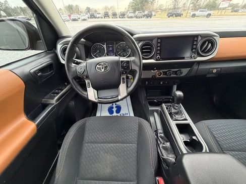 Used 2020 Toyota Tacoma SR5 image 11