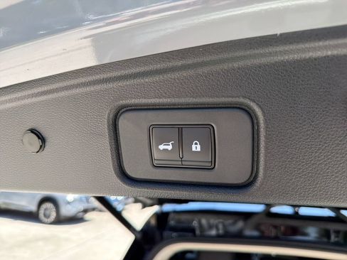 Certified 2024 Nissan Pathfinder SL FWD image 33
