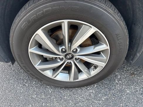 Used 2019 Hyundai Santa Fe SEL FWD image 10
