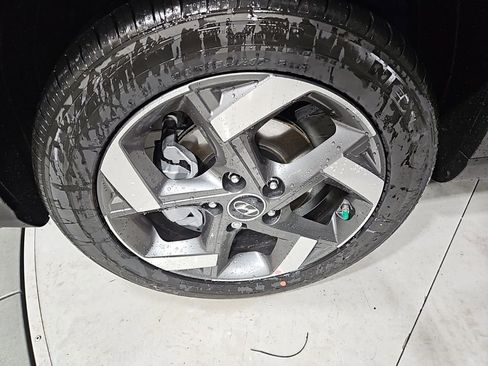 New 2025 Hyundai Venue SEL image 27