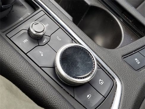 Certified 2022 Cadillac XT5 Premium Luxury image 22