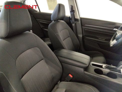 Used 2025 Nissan Altima 2.5 SV image 38