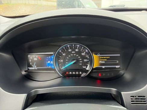 Used 2017 Ford Explorer XLT w/ Equipment Group 202A AWD/4WD image 17