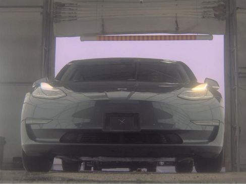 Used 2018 Tesla Model 3 Long Range image 2