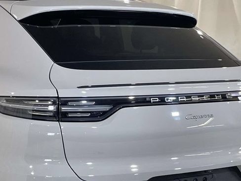 Used 2022 Porsche Cayenne Platinum Edition AWD/4WD image 17
