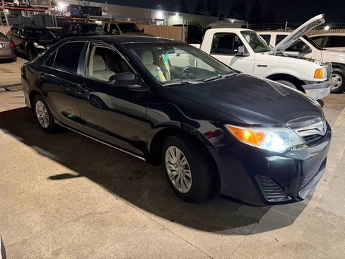 Used 2012 Toyota Camry LE image 2