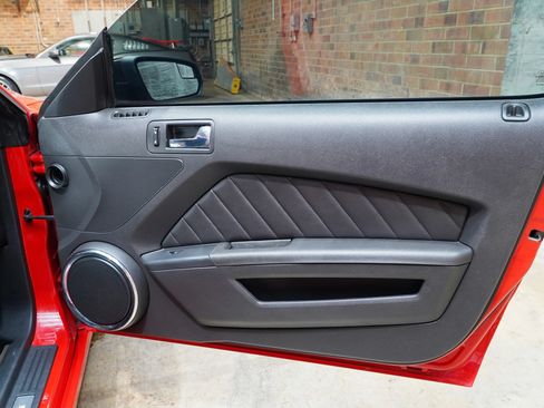 Used 2013 Ford Mustang GT Premium RWD image 33