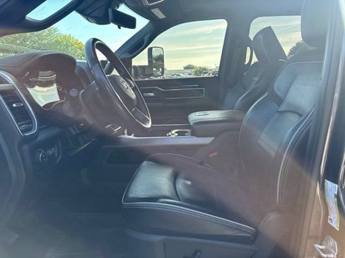 Used 2022 RAM 3500 Laramie AWD/4WD image 9