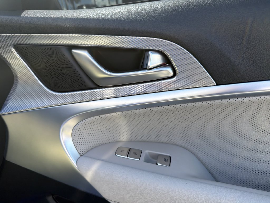 Used 2022 Genesis G70 3.3T RWD image 41