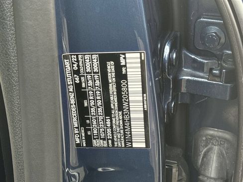 Used 2022 Mercedes-Benz GLB 250 4MATIC w/ Premium Package Lite image 27
