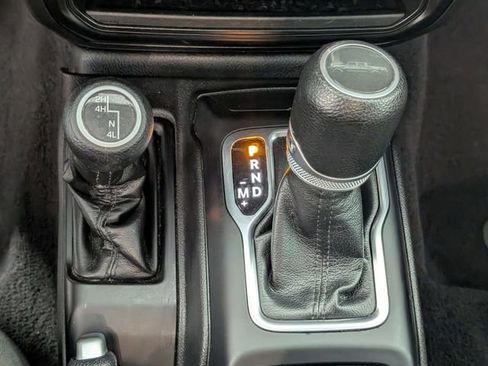 Used 2023 Jeep Gladiator Sport image 21